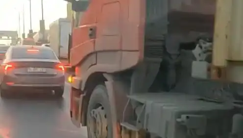 D-100'de Yol Verme Kavgası: TIR ile Sürücü Arasında Gerilim Anları