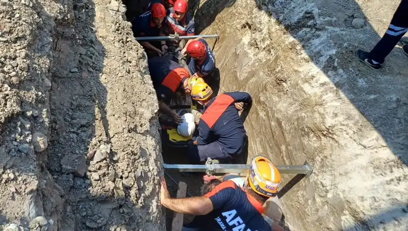Göçük Altında Kalan İşçi Tarihi Kurtarma Operasyonuyla Hayata Döndürüldü