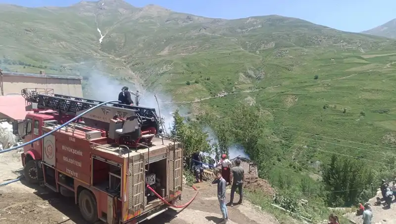 Van'da Yangın Faciası: Bir Çocuğun Hayatını Kaybetmesine Sebep Oldu
