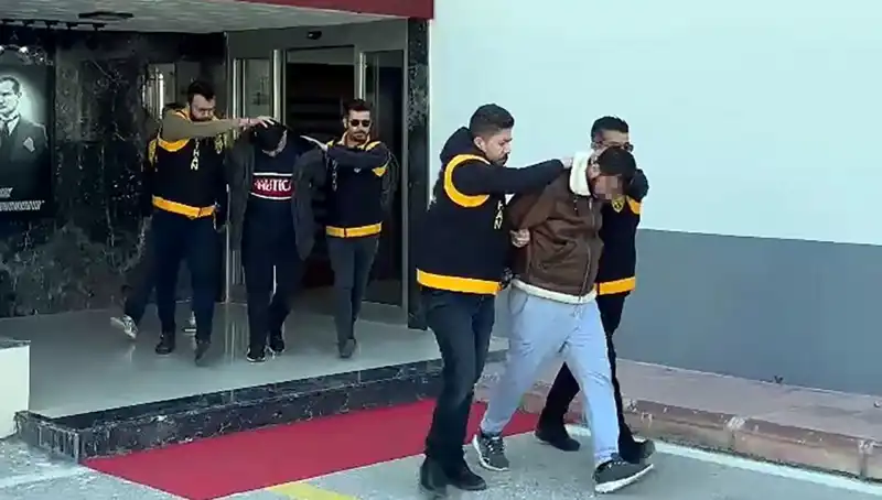 Başına Silah Dayayıp 2 Milyon Lira İsteyen İki Şüpheli Tutuklandı!