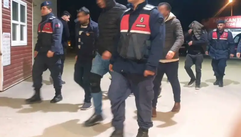 Bağ Evinde Uyuşturucu Partisi: Polis Baskını Şok Etti!