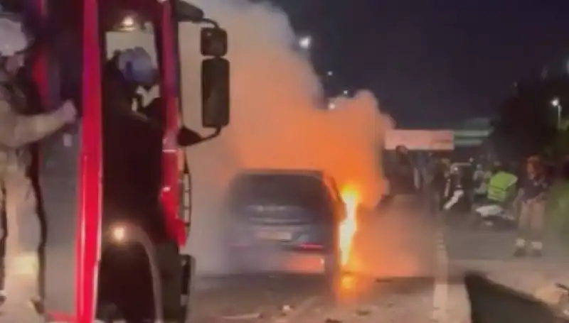 Otoyolda Bariyerlere Çarpan Araç Alev Alev Yandı: Neyin Sebebi Oldu?