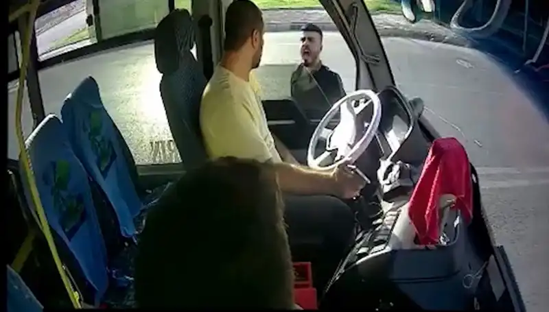 Antalya'da Otobüs Şoförünü Bıçaklayan Şüpheli Kısa Sürede Yakalandı