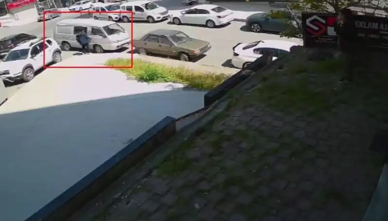 Hırsızlığı Planlayan Şahıs Aracını Çalan Sahibinin Elinde Yakalandı!