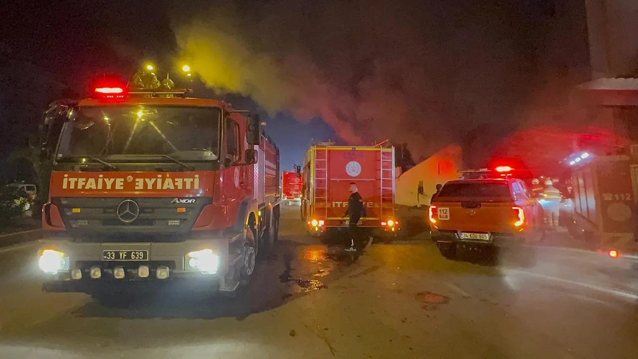 Mersin’de Tekstil Fabrikasında Büyük Yangın: Çok Sayıda Hasar Giderildi