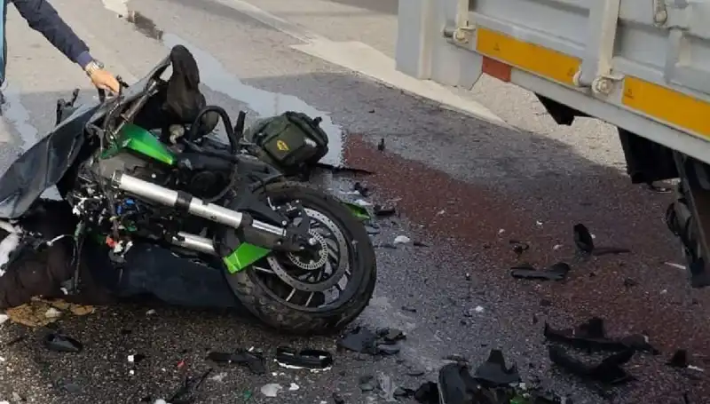 Çorum'da Feci Kaza: Motosiklet Kamyona Çarptı, Sürücü Hayatını Kaybetti