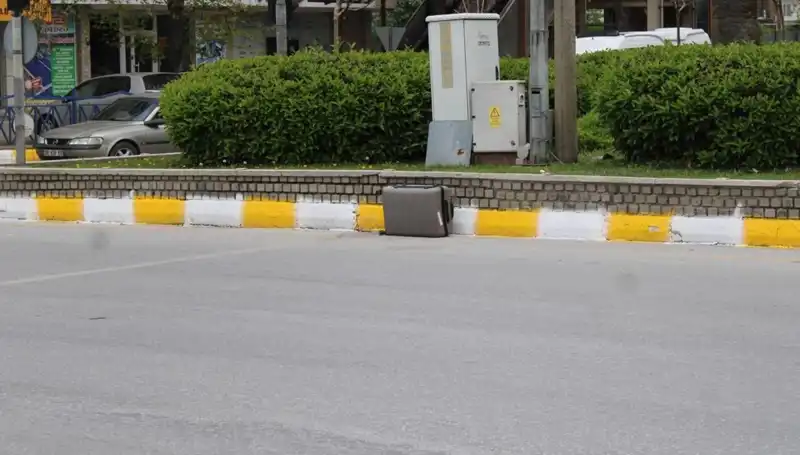 Düşen Valiz, Polis Ekiplerini Ayağa Kaldırdı: Olay Anı ve Detaylar