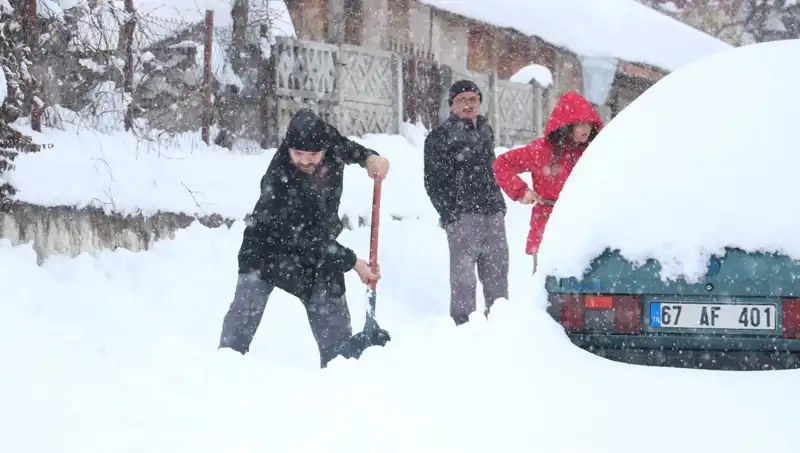 14 Nisan Okullarda Kar Tatili Var mı? Hangi İllerde Eğitim Durdu?