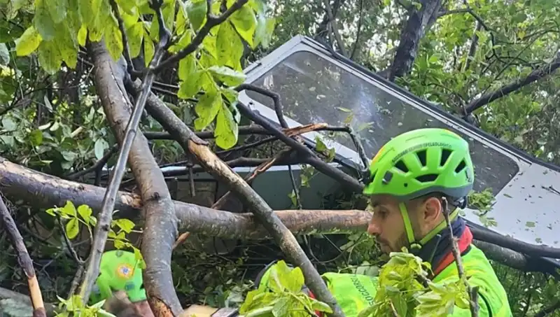 İtalya'da Teleferik Felaketi: Halat Kopmasıyla 4 Kişi Hayatını Kaybetti