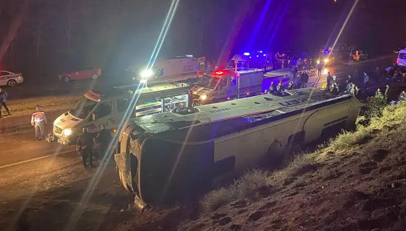 İşçi Servisinin Devrilmesi: 23 Yaralının İçinde Bulunduğu Kaza Detayları