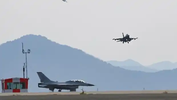 Güney Kore'de Askeri Tatbikat Sırasında Savaş Uçağı Yanlışlıkla Köyü Bombaladı