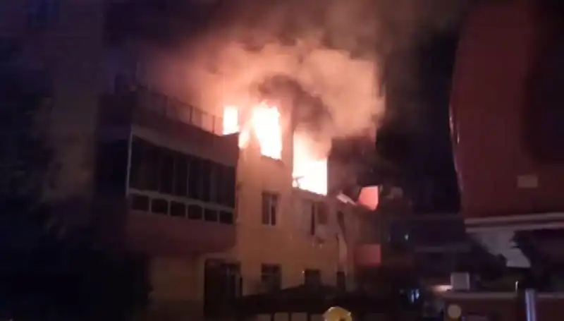 Konya'da Dört Katlı Binada Şiddetli Doğalgaz Patlaması: 12 Yaralı