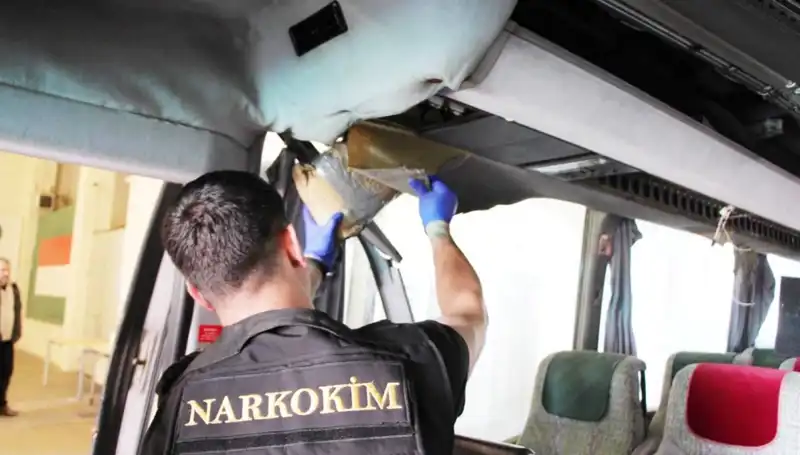 Uyuşturucu Kaçakçılığı: Sınırdan Geçen Otobüste 77 Kilo Ele Geçirildi
