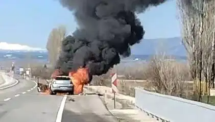 Kütahya'da Seyir Halindeki Otomobilin Alev Alev Yanma Anı Şok Etti!