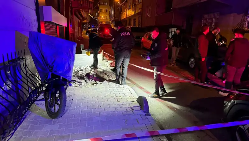 Küçükçekmece'de Plakasız Motosikletle Yapılan Saldırı Şok Etkisi Yarattı!