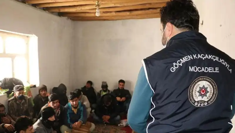 Edirne ve Kırklareli'nde 17 Düzensiz Göçmen Yakalandı: Sığınmacıların Yeni Yol Haritası