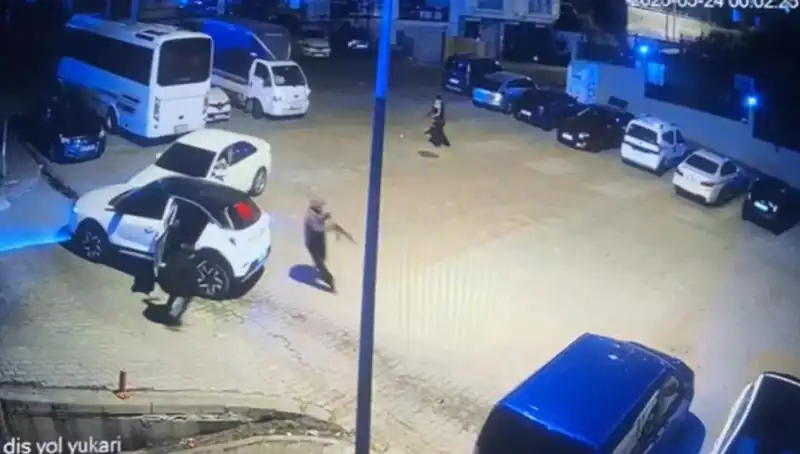 Kağıthane'de Kalaşkinoflu Saldırı: Maskeli Çeteden Kan Donduran Anlar