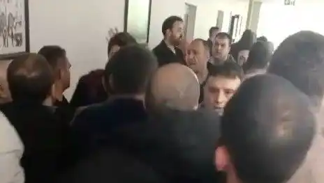 Karamürsel Belediyesi'nde İhale Kavgası: Kimler Biçiliyor, Kimler Kazanıyor?