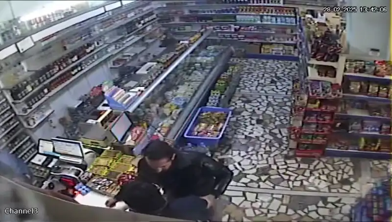 Cezaevi Firarisi Marketin İçinde Dehşet Saçtı: Bıçak ve Mermerle Saldırdı