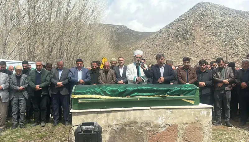Baba ve Kızlarına İç Donduran Veda: Duygusal Anlar Yaşandı