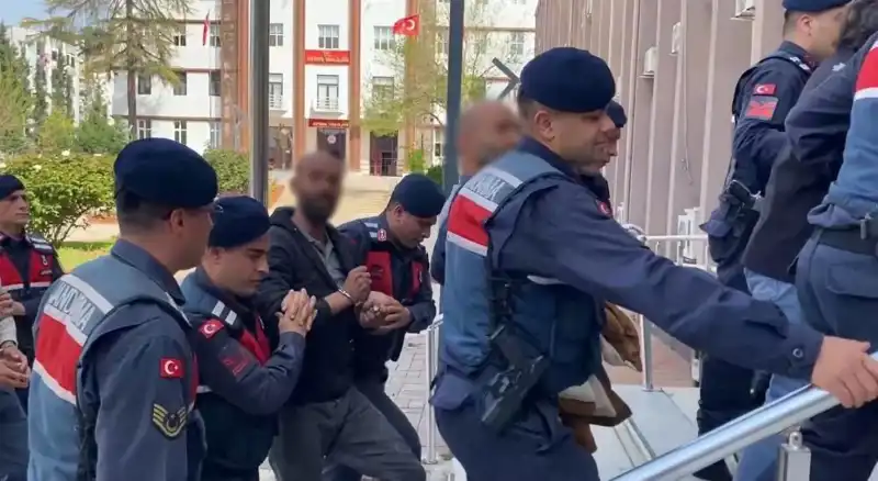Civciv Baronunun Sıra Dışı Serüveni: Gözaltına Alındı!