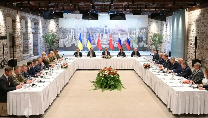 İstanbul'da Barış Zirvesi: Rus Heyeti Türkiye'de Diplomatik Temaslarda Bulundu
