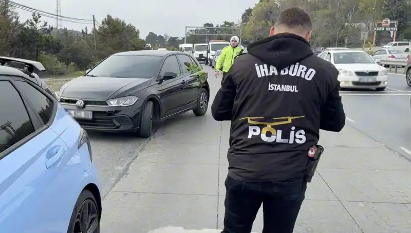 Emniyet Şeridini İhlal Eden Sürücünün Suçunu Yolda Bulması Olayı!