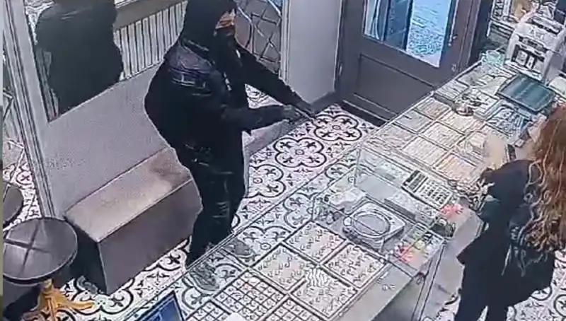 Soygun Girişimi, Akıllı Dolap ile Paniğe Neden Oldu