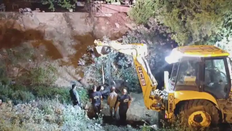 Hatay'da İneği Kurtarmak İçin Yapılan İlginç Operasyon