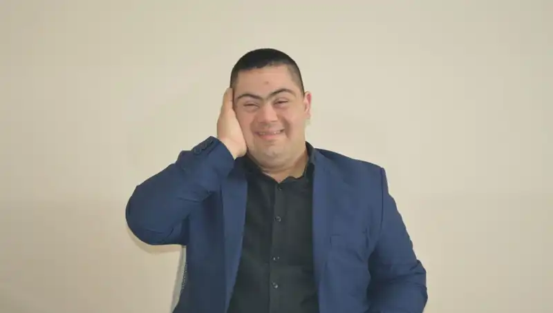 Down Sendromlu Genç Erdinç'in Hayali: Tüm Dünyayı Etkilemek