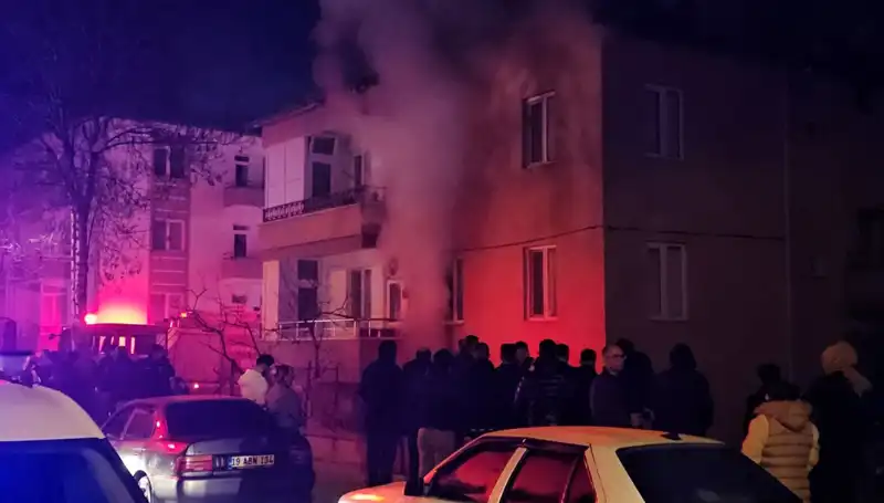 Çorum'da Yangın Paniği: Bodrum Katı Alev Alev! 10 Kişi Kurtarıldı