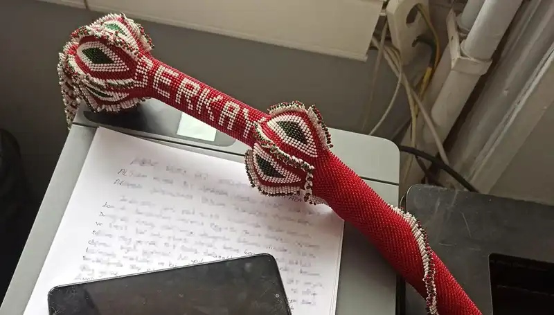 Kırbaçlı Saldırganların Peşinden Kaçarken Hayatını Tehlikeye Atan Adam