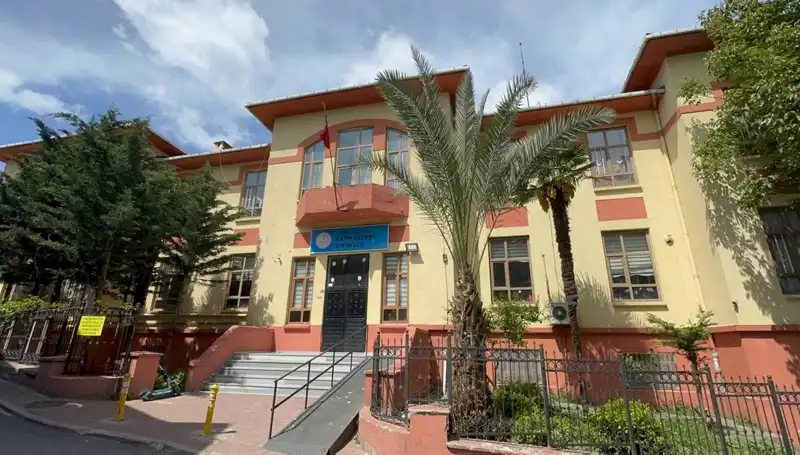 Depremden Etkilenen Okulların Boşaltılması: Riskli Yapılara Acil Çözüm Gerekiyor