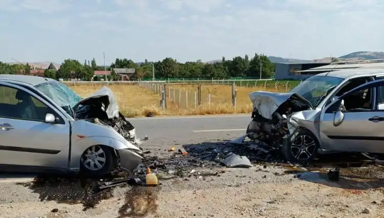 Balıkesir'de Kafa Kafaya Kaza: Hayatını Kaybeden ve Yaralanan Olayın Detayları