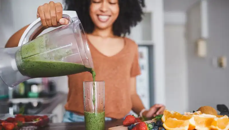 Smoothie ve Meyve Suyu Karşılaştırması: Hangisi Gerçekten Daha Sağlıklı?