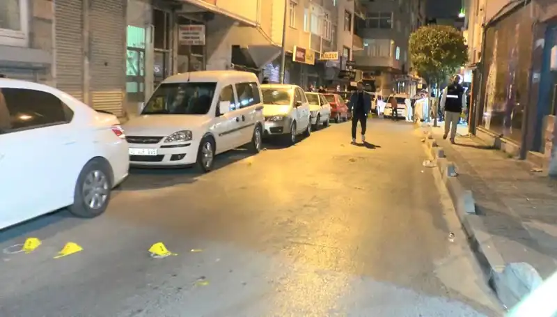 İstanbul'da Motosikletli Saldırı: Caddede Gözyaşları ve Panik!