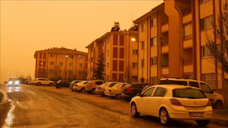 Çöl Tozunun Sağanakla Buluşması: Meteoroloji'den Uyarılar Geldi!