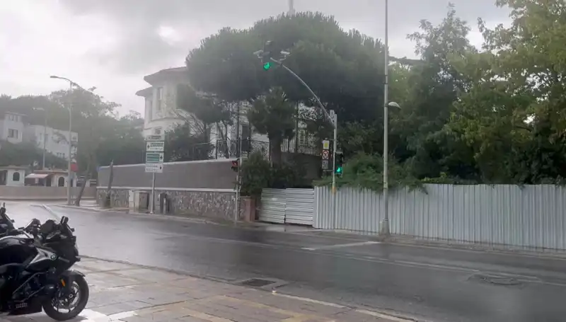 İstanbul'da Sağanak Yağışlar: Şehir Nefes Alıyor, Sokaklar Canlanıyor