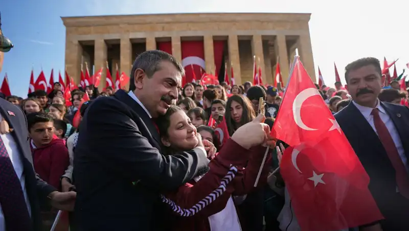 Anıtkabir'de Bakan Tekin ile Geleceğin Teminatı Çocuklar Buluştu