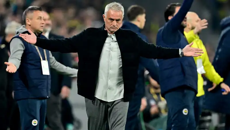 Mourinho’ya Tepkiler: "Futbolun Modası Geçmiş Bir İsim!"