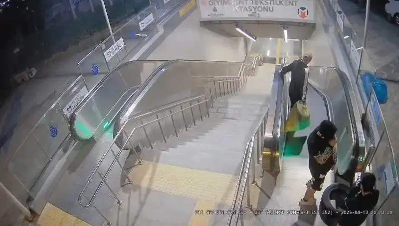 Yenikapı Metro İstasyonu’nda Şok Edici Olay: Çöp ve Lastik Attıkları İçin Gözaltına Alındılar