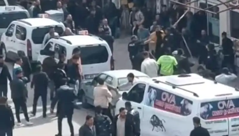 Erciş'te Taşlı Sopalı Kavga: 7 Kişi Gözaltına Alındı, Neler Oldu?