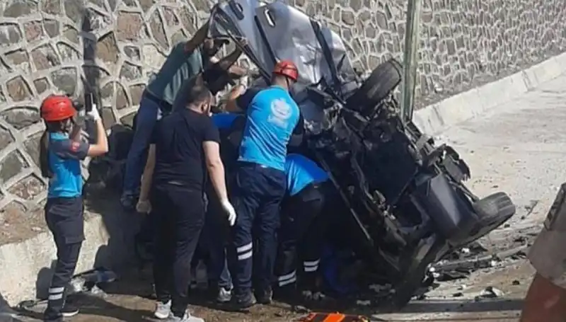 Tunceli'de Korkunç Trafik Kazası: İki Araç Kafa Kafaya Çarpıştı