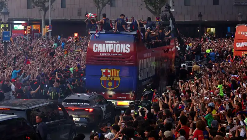 Barcelona'nın Yıldızları Taraftarlarıyla Unutulmaz Bir Gün Geçirdi