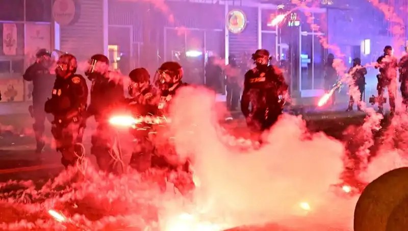 Los Angeles'taki Protestolar: ABD Genelinde Yükselen İsyanın Nedenleri ve Sonuçları