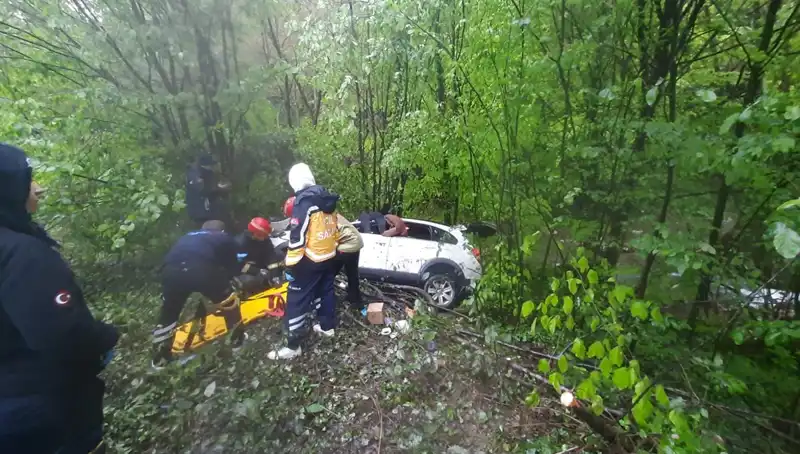 Direksiyon Kontrolünü Kaybettikten Sonra Ormana Uçan Araçta Can Pazarı