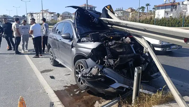 Kaza Önlemek İçin Bariyerlere Çarptı: Şok Edici Kazanın Detayları