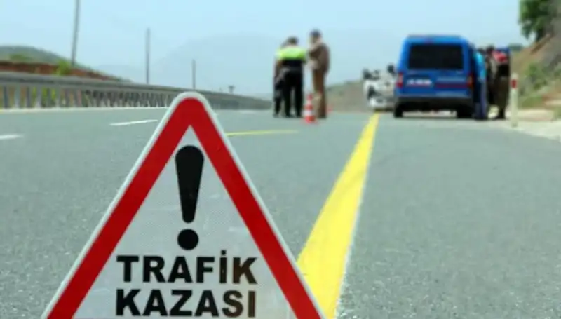 Otomobil ve Hafif Ticari Araç Faciaya Yol Açtı: 6 Can Gitti