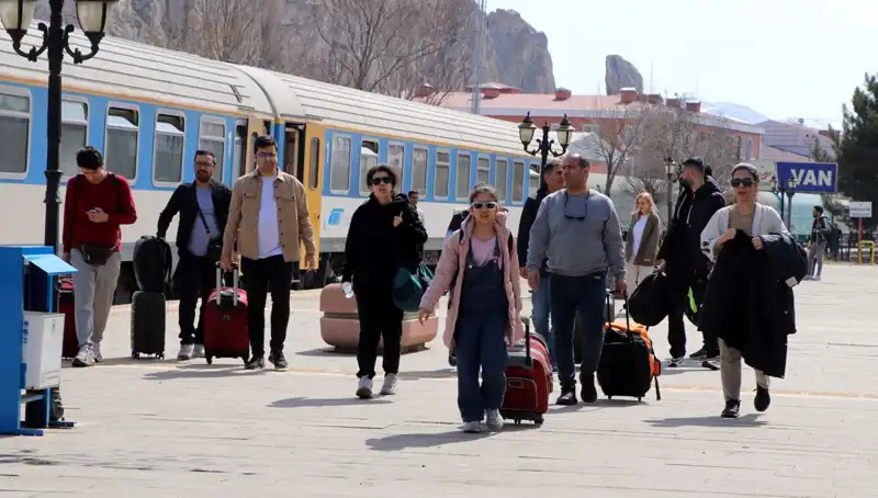 İranlı Turistlerin Nevruz Bayramı İçin Van'a Yoğun Akını Bekleniyor