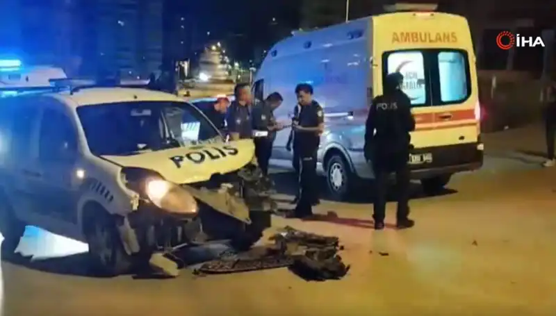 Ankara’da Trafik Kazası: Hafif Ticari Araç Polis Aracına Çarptı